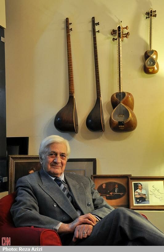 تصویری از استاد تار هوشنگ ظریف