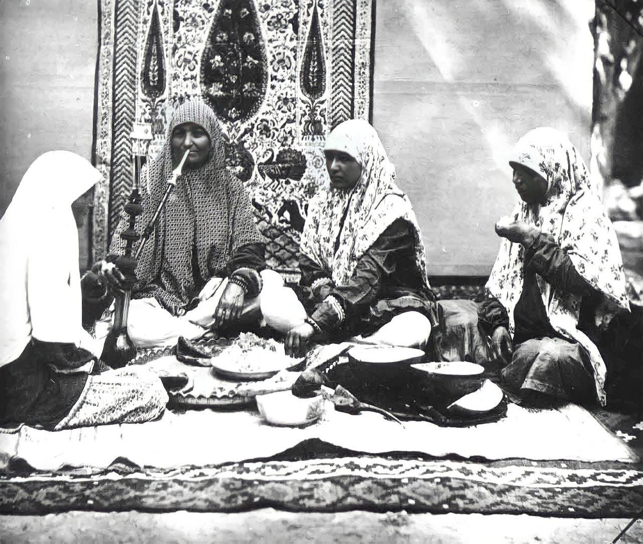 تصویری قدیمی از زنان در ایران