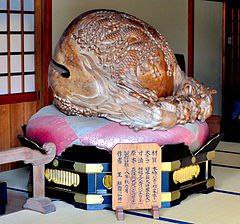 یکی از بزرگترین ماهی چوبی در کاماکورا ژاپن