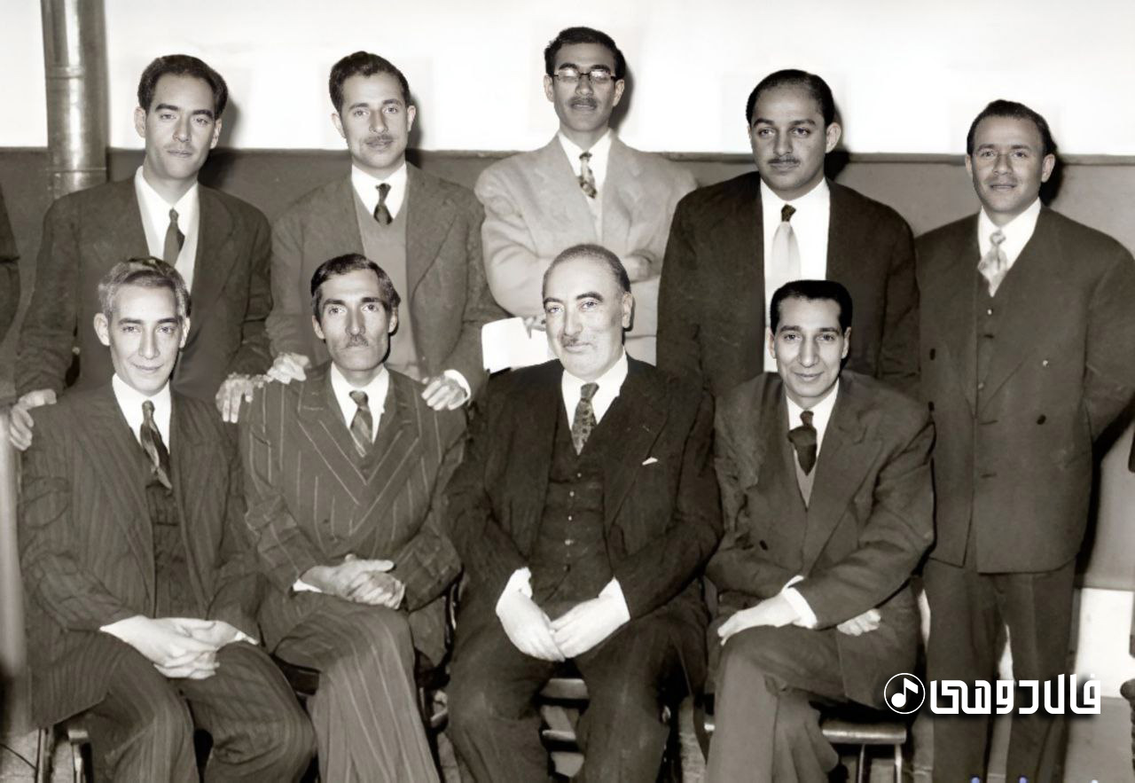 نشسته:خوانساری، ابوالحسن صبا ، مرتضی محجوبی و ایستاده نفر دوم از سمت راست حسن کسایی