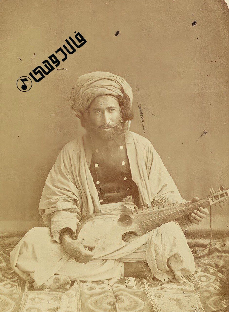 نوازنده رباب  اهل افغانستان